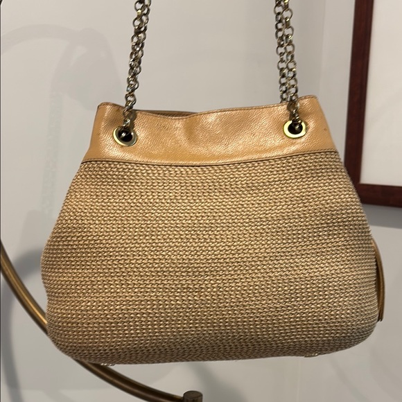 Eric Javits Tan and Gold Shoulder Bag with Chain Strap - Picture 3 of 9